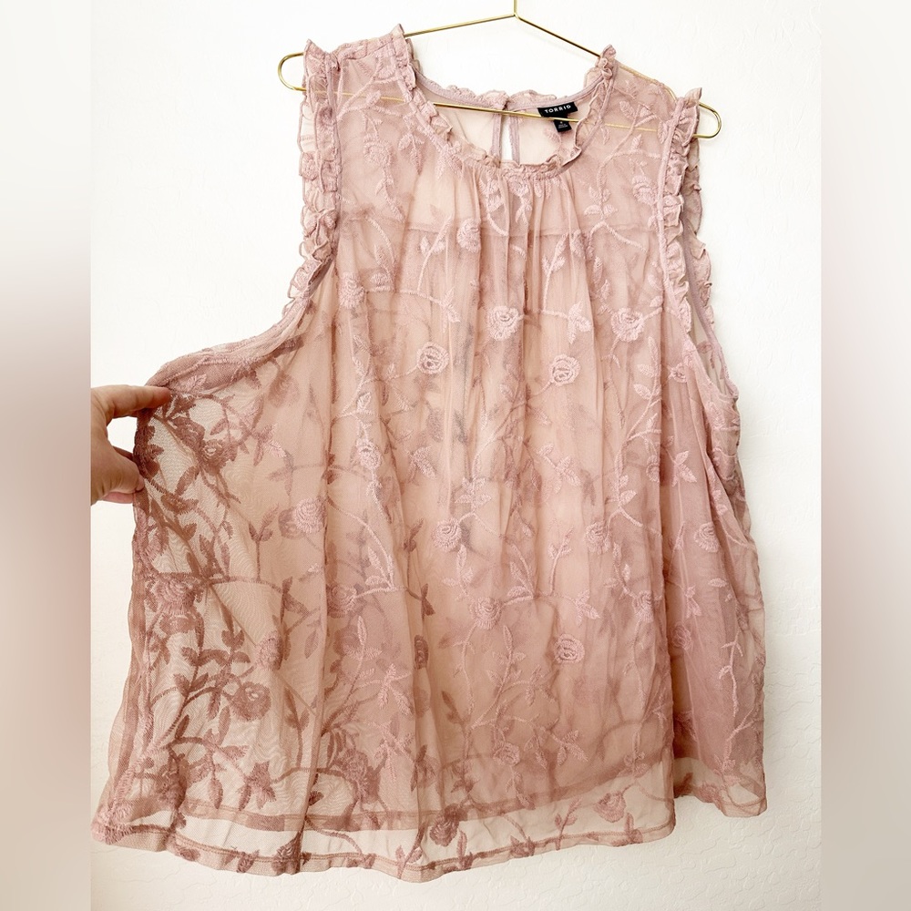 Torrid women’s plus 4x blush floral lace tank top - high neck with ruffles